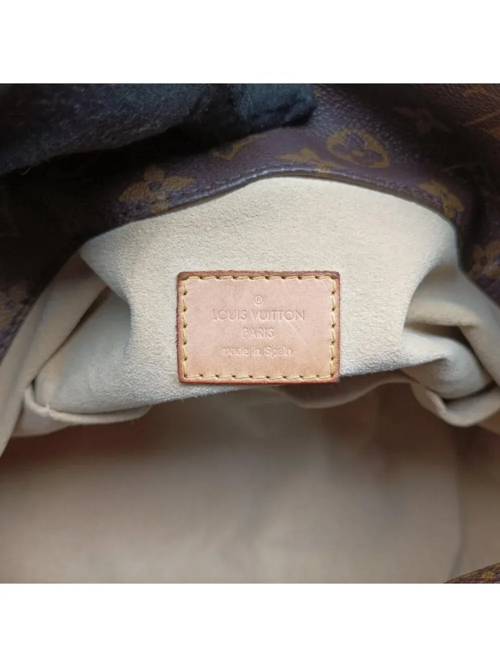 Louis Vuitton Artsy GM Monogram Brown Canvas Handbag